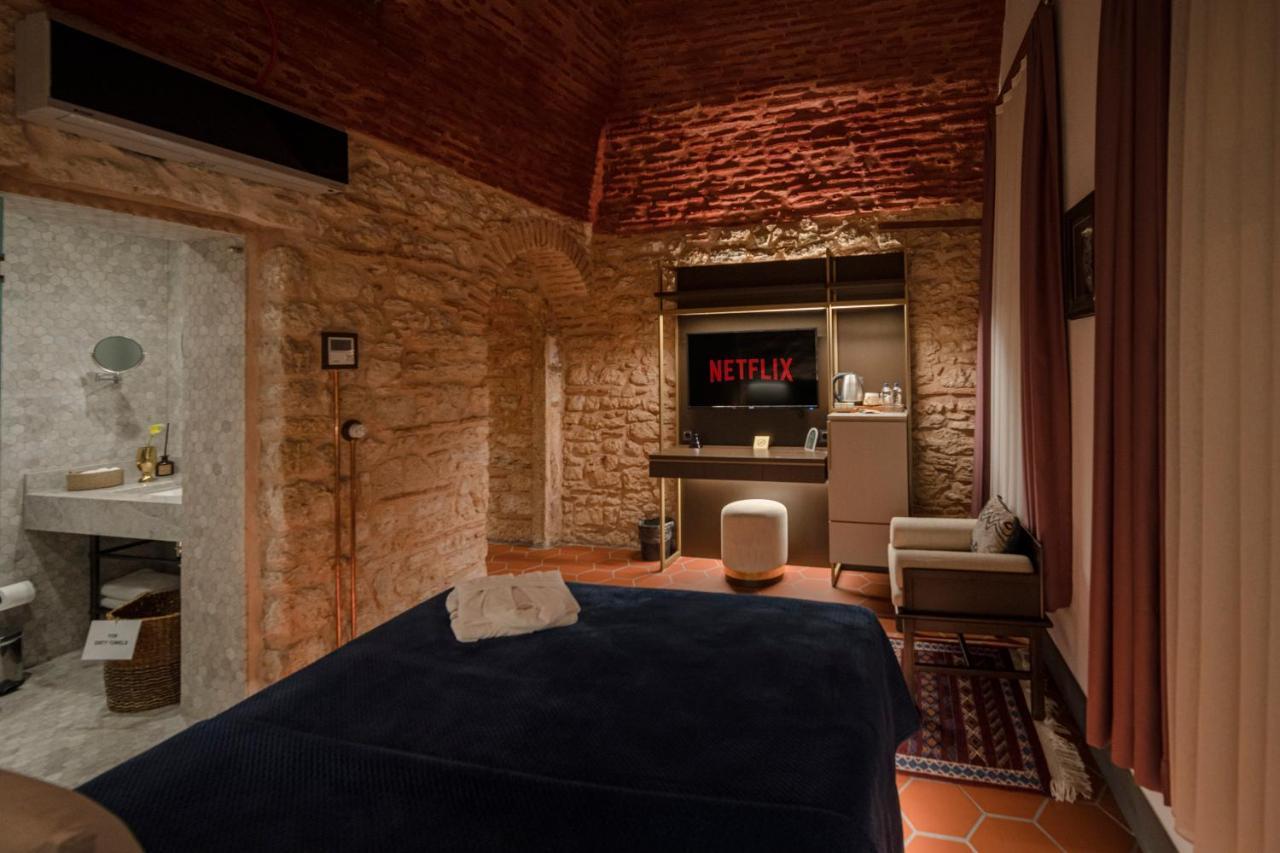 Han 1772 Hotel Istanbul Exterior photo A room at the hotel