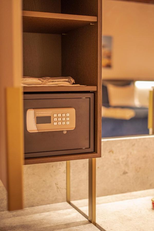 Han 1772 Hotel Istanbul Exterior photo A safe in a hotel room