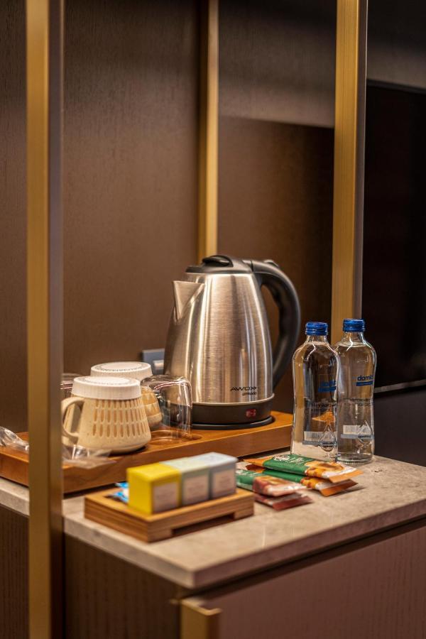 Han 1772 Hotel Istanbul Exterior photo A kettle in a hotel room