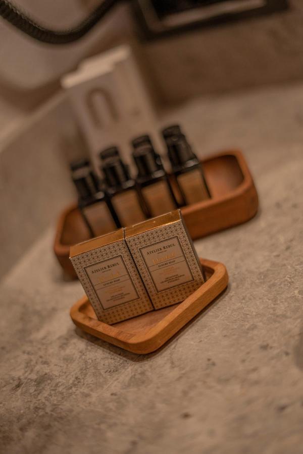 Han 1772 Hotel Istanbul Exterior photo A selection of toiletries