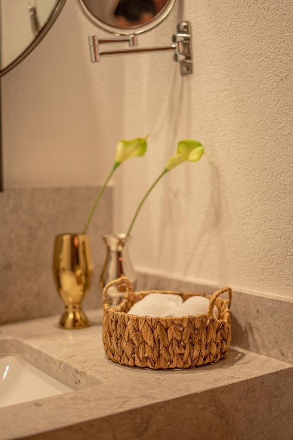 Han 1772 Hotel Istanbul Exterior photo A bathroom at the hotel