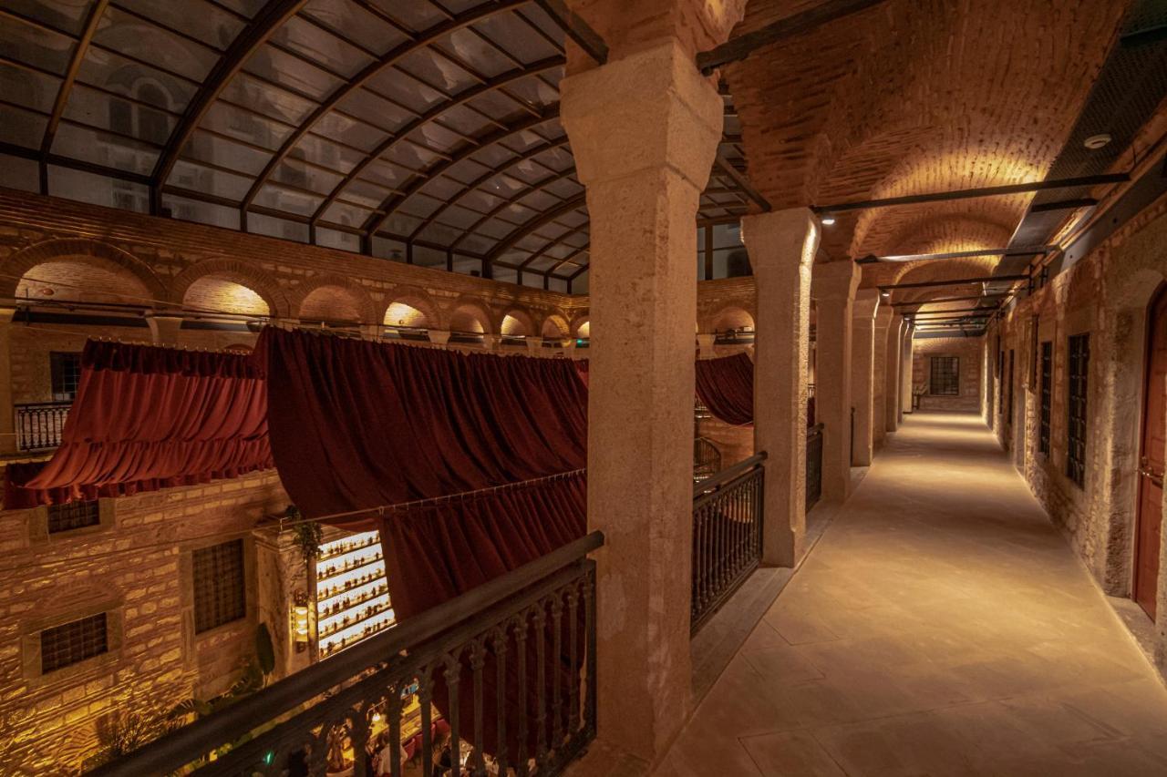Han 1772 Hotel Istanbul Exterior photo The interior of the theatre